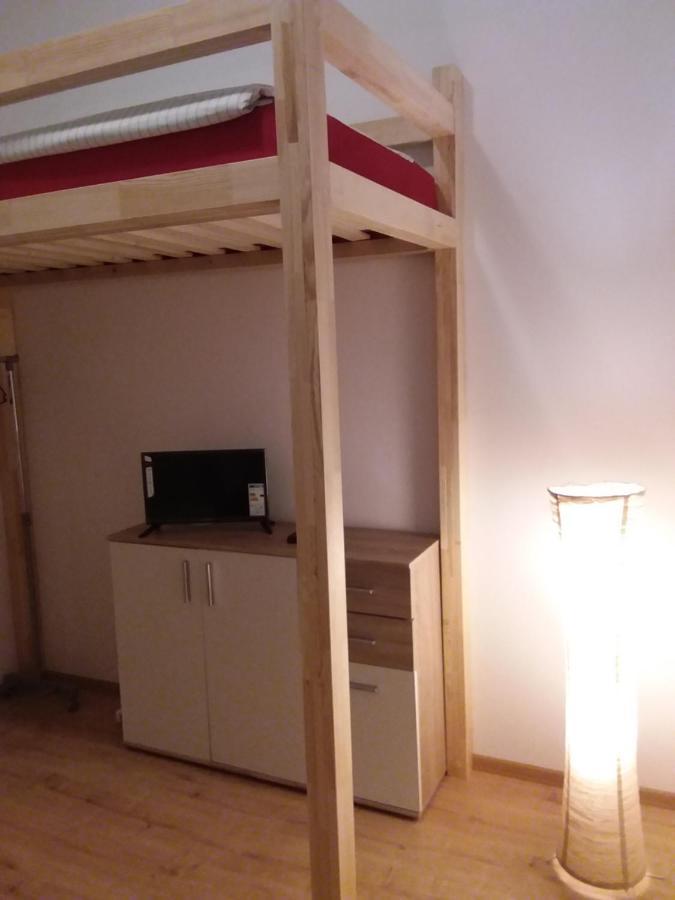Living In The Box Hostal *