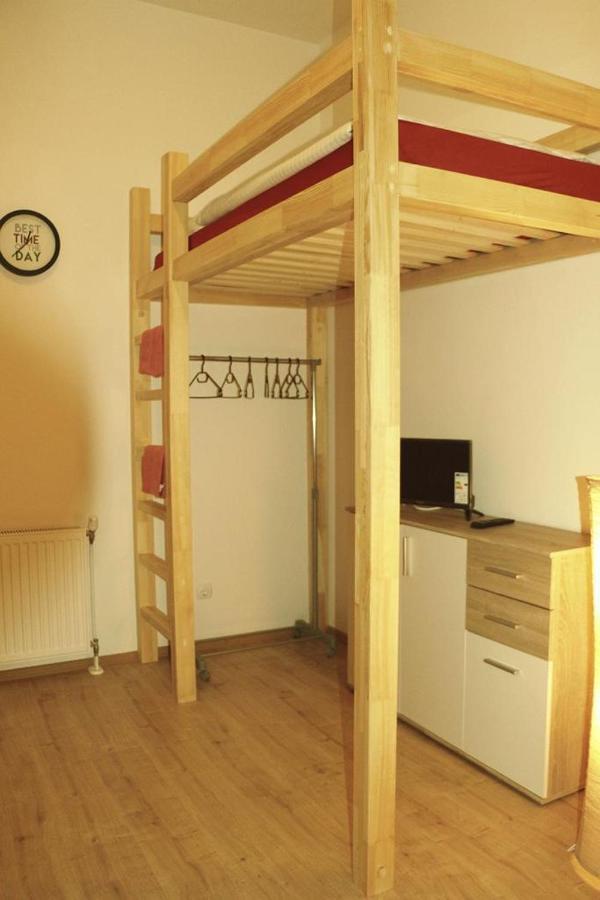 Hostal Living In The Box